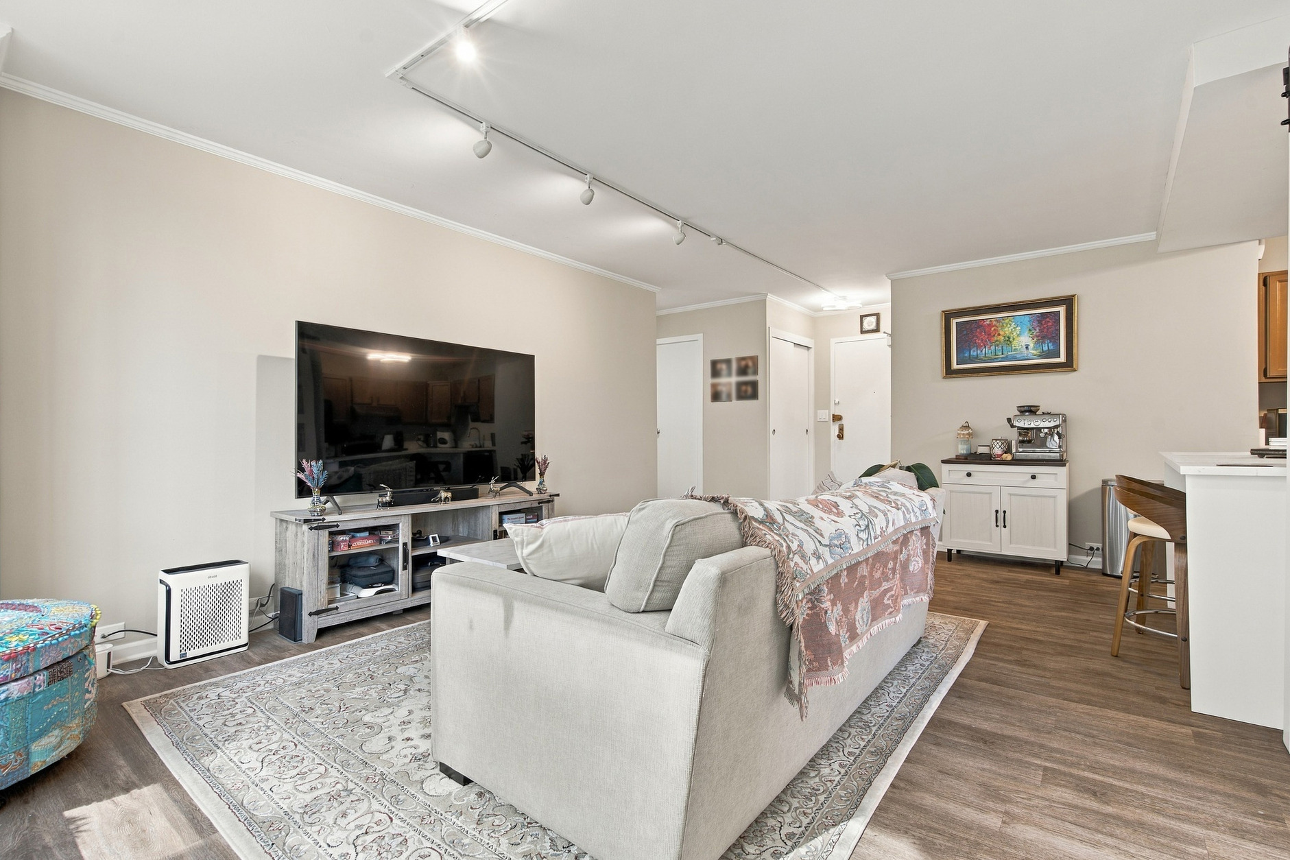 Living room toward the bedrooms