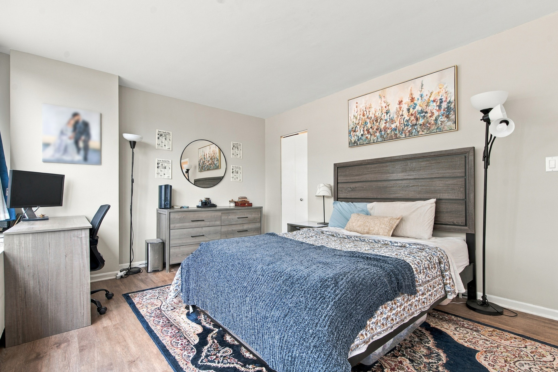 Main bedroom with queen bed